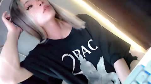 Snapshot of theprecious_pearl chatting on 12, 9, 2025 Precious love online show from 12, 9, 2025