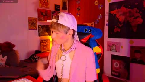 Matt independent model  online show from 11, 4, 2026