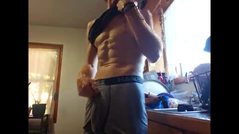 Snapshot of therizzler_1_of_1 chatting on 8, 10, 2025 therizzler_1_of_1 online show from 8, 10, 2025