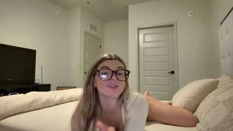 therosiecheeks online show from 6, 1, 2026