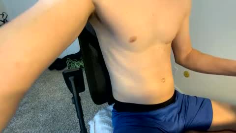 Snapshot of therunnerboy chatting on 17, 5, 2026 therunnerboy online show from 17, 5, 2026