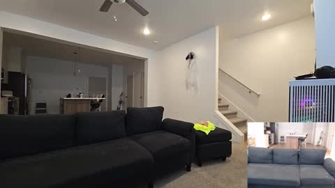 Snapshot of theslutcouple98 chatting on 17, 10, 2025 theslutcouple98 online show from 17, 10, 2025