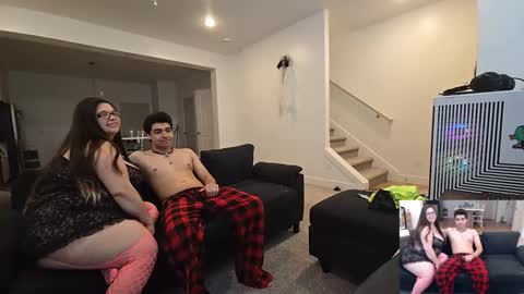 Snapshot of theslutcouple98 chatting on 23, 10, 2025 theslutcouple98 online show from 23, 10, 2025