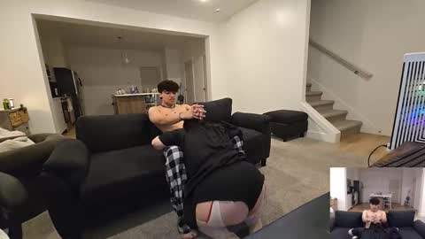 Snapshot of theslutcouple98 chatting on 26, 10, 2025 theslutcouple98 online show from 26, 10, 2025