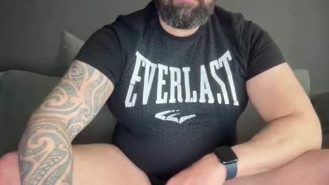 Snapshot of thessalonikios1987 chatting on 17, 12, 2025 Hornyforyou online show from 17, 12, 2025