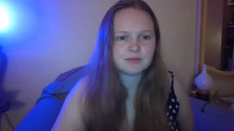 thestrawberrycreme online show from 27, 12, 2024