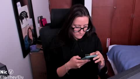 Snapshot of thetropicalseduction chatting on 1, 5, 2026 Nicole online show from 1, 5, 2026