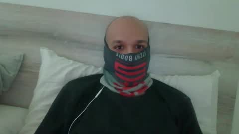 Scarf guy online show from 18, 12, 2024