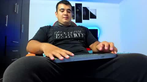 Snapshot of thiago_cp01 chatting on 16, 11, 2025 Thiago online show from 16, 11, 2025