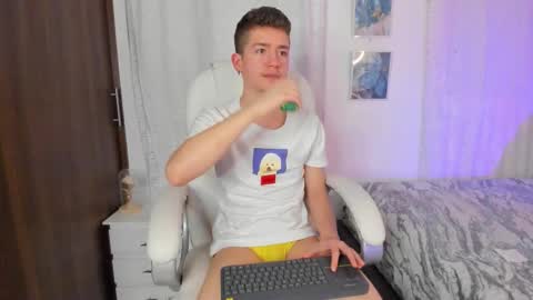 Snapshot of thiago_james69 chatting on 29, 9, 2025 Manuel online show from 29, 9, 2025