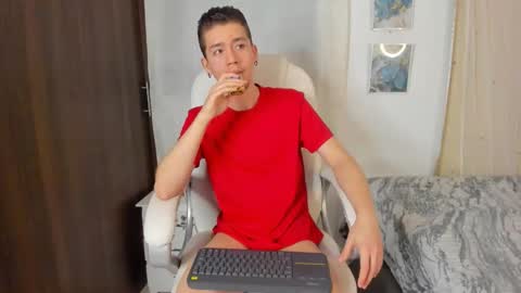 Snapshot of thiago_james69 chatting on 8, 10, 2025 Manuel online show from 8, 10, 2025