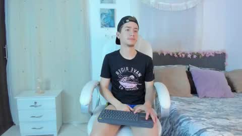 Snapshot of thiago_james69 chatting on 28, 11, 2025 Manuel online show from 28, 11, 2025