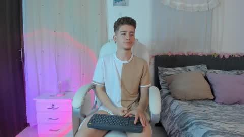 Snapshot of thiago_james69 chatting on 16, 12, 2025 Manuel online show from 16, 12, 2025