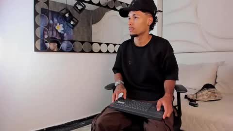 ThiagoFerreti online show from 3, 10, 2025