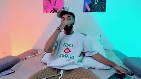 Snapshot of thiagoferreti_ chatting on 4, 8, 2026 ThiagoFerreti online show from 4, 8, 2026
