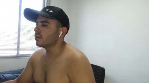 Snapshot of thiagohot_xx chatting on 29, 10, 2025 Thiago online show from 29, 10, 2025