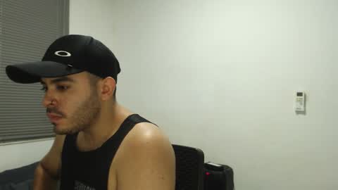 Snapshot of thiagohot_xx chatting on 12, 11, 2025 Thiago online show from 12, 11, 2025