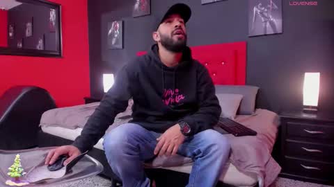 Thia Gomez online show from 4, 12, 2025