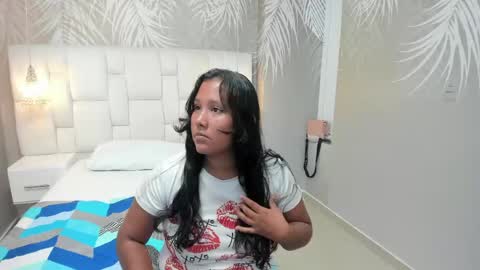 Snapshot of thianna_brunette chatting on 21, 5, 2026 THIANA online show from 21, 5, 2026