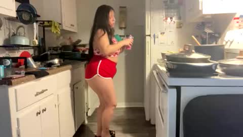 Snapshot of thiccxe chatting on 10, 2, 2026 GinWitDaJuice online show from 10, 2, 2026