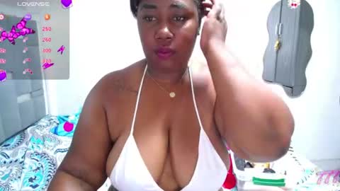 Snapshot of thickebonymilf chatting on 19, 6, 2026 XIOMARA online show from 19, 6, 2026