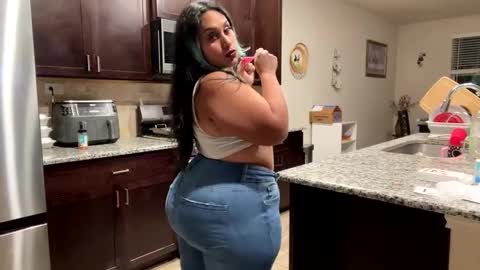 Snapshot of thickmorena chatting on 5, 10, 2025 thickmorena online show from 5, 10, 2025