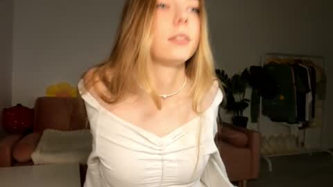 Amelia  shows on mondays fridays and sundays  if anything changes im giving updates on my fansly  online show from 9, 3, 2025