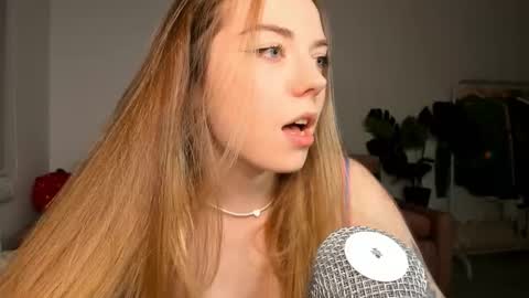 Amelia  shows on mondays fridays and sundays  if anything changes im giving updates on my fansly  online show from 10, 3, 2025