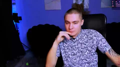 Snapshot of thomas_crow chatting on 22, 11, 2025 thomas_crow online show from 22, 11, 2025