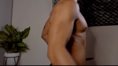 Thomas Eliott   independent model online show from 18, 1, 2025