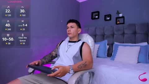 Thomas online show from 8, 11, 2025