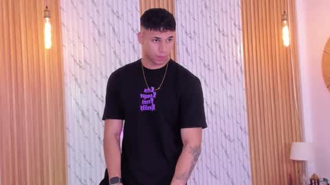 Snapshot of thomas_walker0 chatting on 21, 10, 2025 Thomas online show from 21, 10, 2025