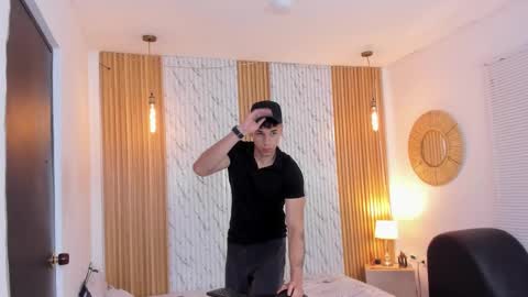 Snapshot of thomas_walker0 chatting on 22, 10, 2025 Thomas online show from 22, 10, 2025