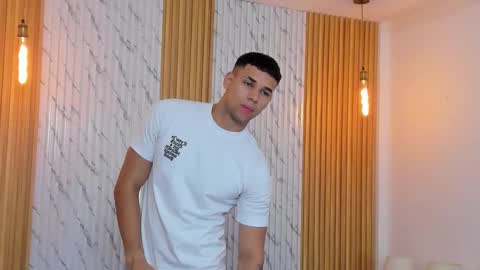 Snapshot of thomas_walker0 chatting on 18, 11, 2025 Thomas online show from 18, 11, 2025