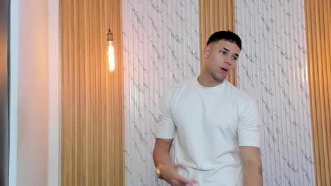 Snapshot of thomas_walker0 chatting on 25, 11, 2025 Thomas online show from 25, 11, 2025