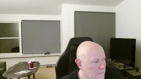 thomash32 online show from 27, 10, 2025