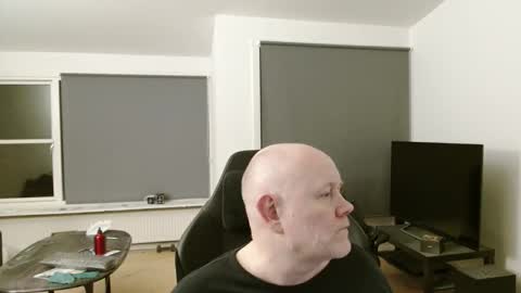 thomash32 online show from 3, 11, 2025