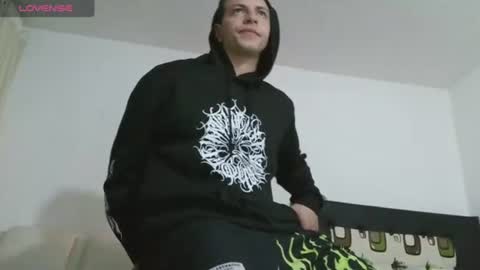 Snapshot of thomasjons chatting on 15, 6, 2026 thomasjons online show from 15, 6, 2026