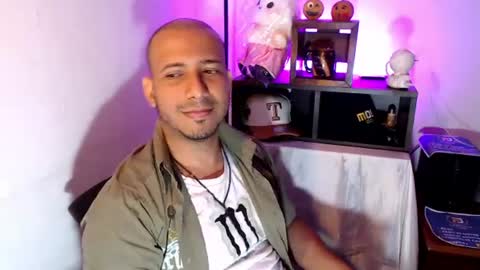 Snapshot of thommerxxx chatting on 17, 6, 2026 Thom online show from 17, 6, 2026