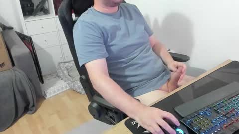 Snapshot of thommy2008 chatting on 12, 9, 2025 thommy2008 online show from 12, 9, 2025