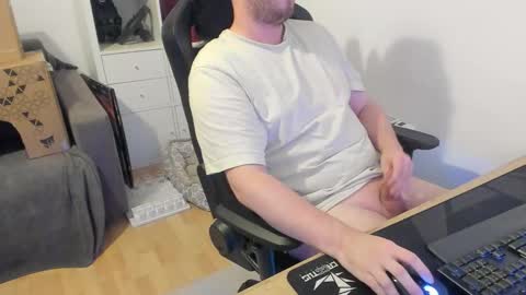 Snapshot of thommy2008 chatting on 8, 10, 2025 thommy2008 online show from 8, 10, 2025