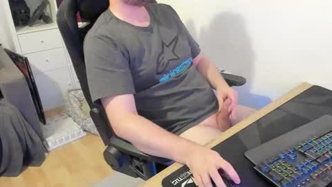 Snapshot of thommy2008 chatting on 17, 10, 2025 thommy2008 online show from 17, 10, 2025