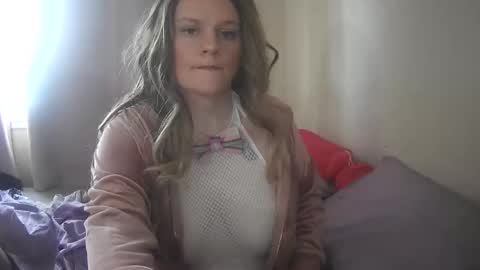 Snapshot of thunderbabe77 chatting on 15, 11, 2025 Thunderbabe online show from 15, 11, 2025