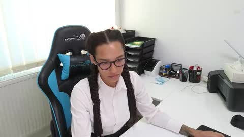 tia_j online show from 22, 9, 2025