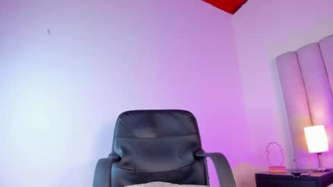 Snapshot of tiana_cinnamon chatting on 11, 12, 2024 TIANA online show from 11, 12, 2024