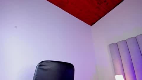 Snapshot of tiana_cinnamon chatting on 17, 12, 2024 TIANA online show from 17, 12, 2024