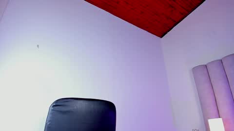 Snapshot of tiana_cinnamon chatting on 19, 12, 2024 TIANA online show from 19, 12, 2024