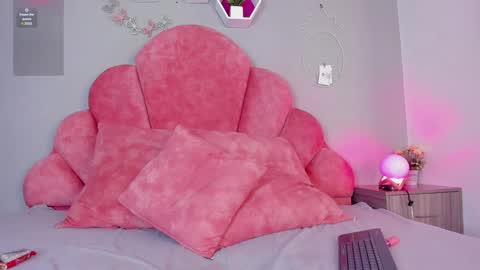 Snapshot of tiana_cinnamon chatting on 3, 1, 2025 TIANA online show from 3, 1, 2025