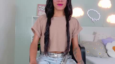Snapshot of tiana_cinnamon chatting on 17, 9, 2025 TIANA online show from 17, 9, 2025