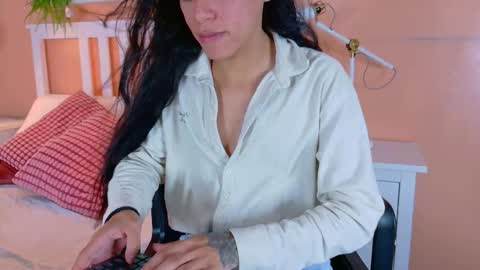 Snapshot of tiana_cinnamon chatting on 25, 9, 2025 TIANA online show from 25, 9, 2025